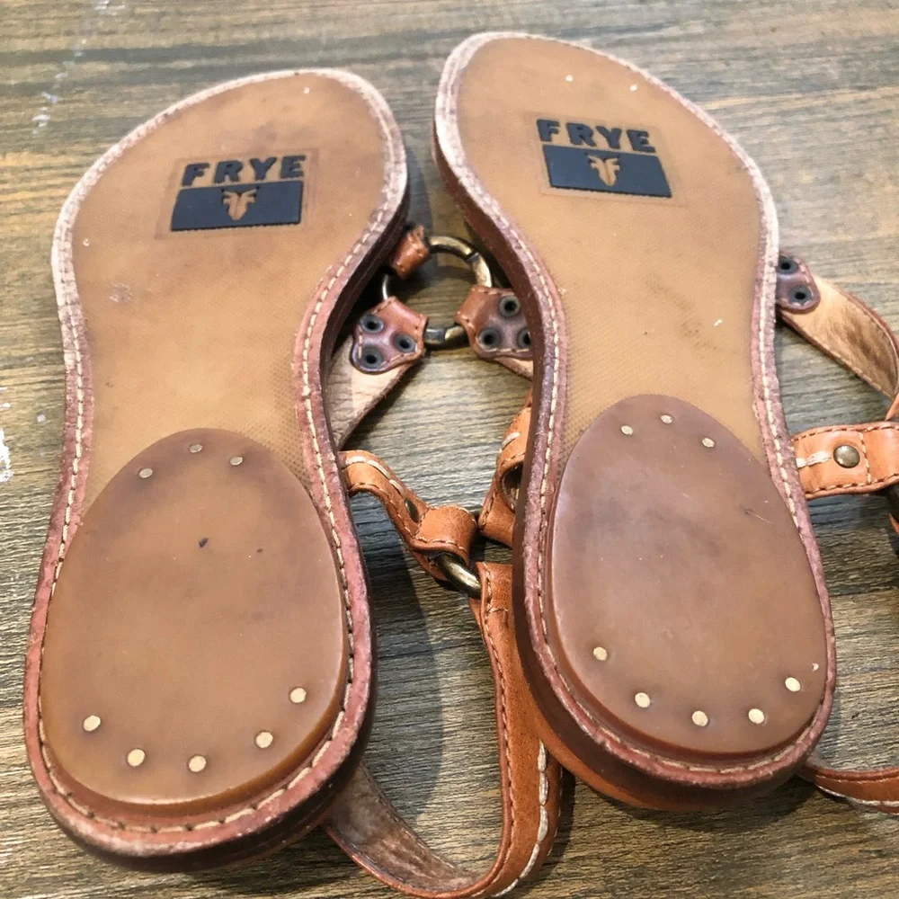 Frye‎ Tan Leather Thong Studded Sandal Sz. 10.5